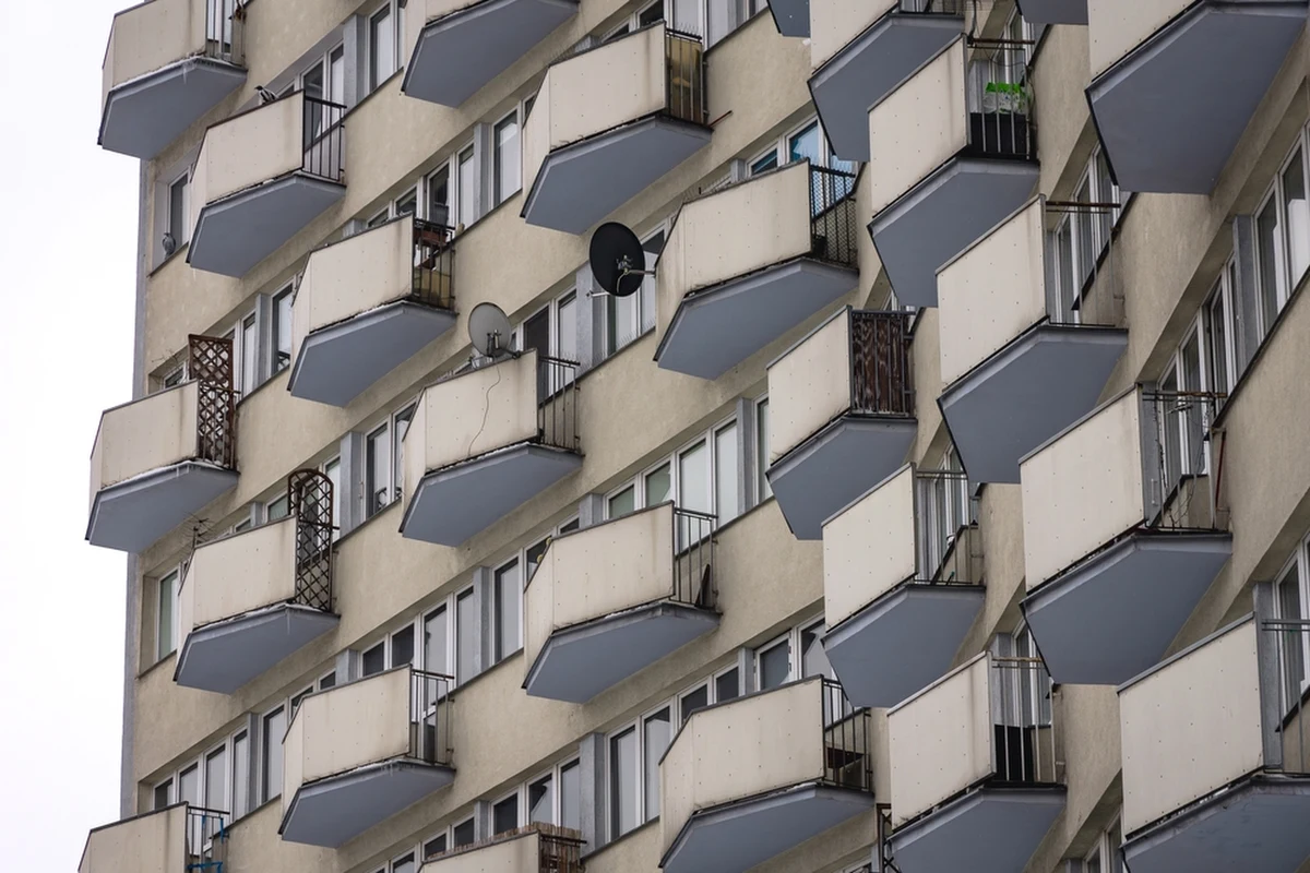 "Akademia Sąsiedzka to kurs dla osób, które planują organizację działań sąsiedzkich w swojej okolicy, chcą aktywnie rozwijać swoją najbliższą okolicę" - tymi słowami warszawski ratusz zachęca do udziału w bezpłatnym kursie. Do Akademii Sąsiedzkiej zgłaszać się mogą mieszkanki i mieszkańcy wszystkich dzielnic Warszawy.