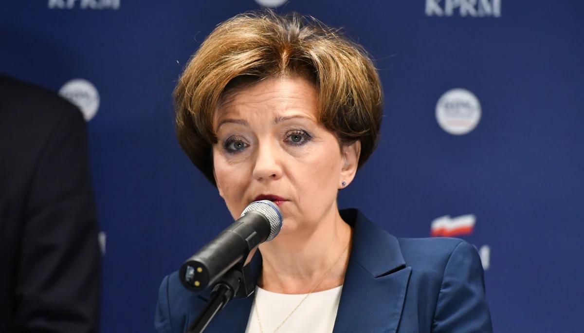 Ustawa, którą będziemy mogli zaprezentować na Radzie Ministrów, pomoże w szeroki sposób pomóc rodzicom w tym, by ich dzieci były w internecie bezpieczne - zapowiedziała minister rodziny i polityki społecznej Marlena Maląg. To ustawa trudna, ale bardzo potrzebna - dodała. 