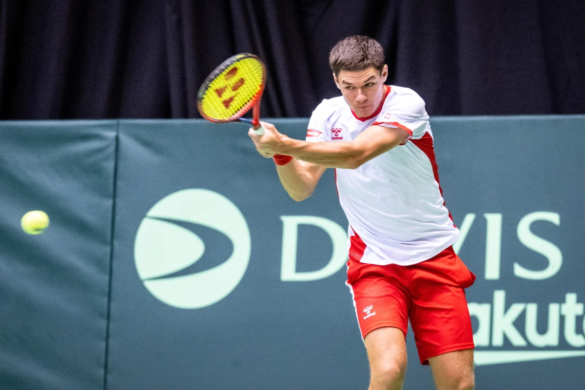 Kamil Majchrzak przegrał z rozstawionym z numerem piątym australijskim tenisistą Nickiem Kyrgiosem 6:3, 2:6, 2:6 w 2. rundzie (1/8 finału) halowego turnieju ATP 500 na kortach twardych w Tokio.