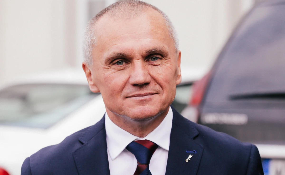 "Nie tylko Stany Zjednoczone, Wielka Brytania i Francja, ale i my możemy upoważnić inne kraje natowskie do tego, żeby również w naszym imieniu, za zgodą rządu chociażby Stanów Zjednoczonych, takie uderzenie przeprowadziły. Zatem Rosja ma więcej obiektów do obserwacji. Ta walka informacyjna - kto, gdzie i kiedy może dokonać tego uderzenia odwetowego - będzie dla Rosji o wiele trudniejsza" - mówił generał Roman Polko w rozmowie dla Radia RMF24.