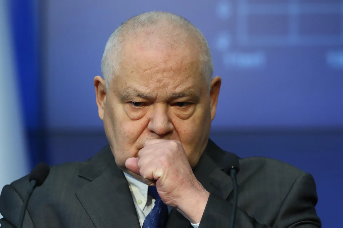 „Szoki surowcowe są głównym czynnikiem podbijającym inflację. Panuje ogromna niepewność” – powiedział prezes Narodowego Banku Polskiego prof. Adam Glapiński komentując światową sytuację gospodarczą. "Na razie nie zapowiadamy końca cyklu podwyżek stóp. Tak rada wczoraj zdecydowała. Zostawiamy sobie wolną furtkę. Chciałbym, by się okazało, że dostatecznie zacieśniliśmy, nie ma potrzeby dalszego zacieśniania i stopy nie będą już ulegać zmianie i sytuacja rozwinie się zgodnie z tą logiką, którą przewidujemy. W tej chwili nie przesądzamy tego, przesądzimy to w listopadzie" - zadeklarował.