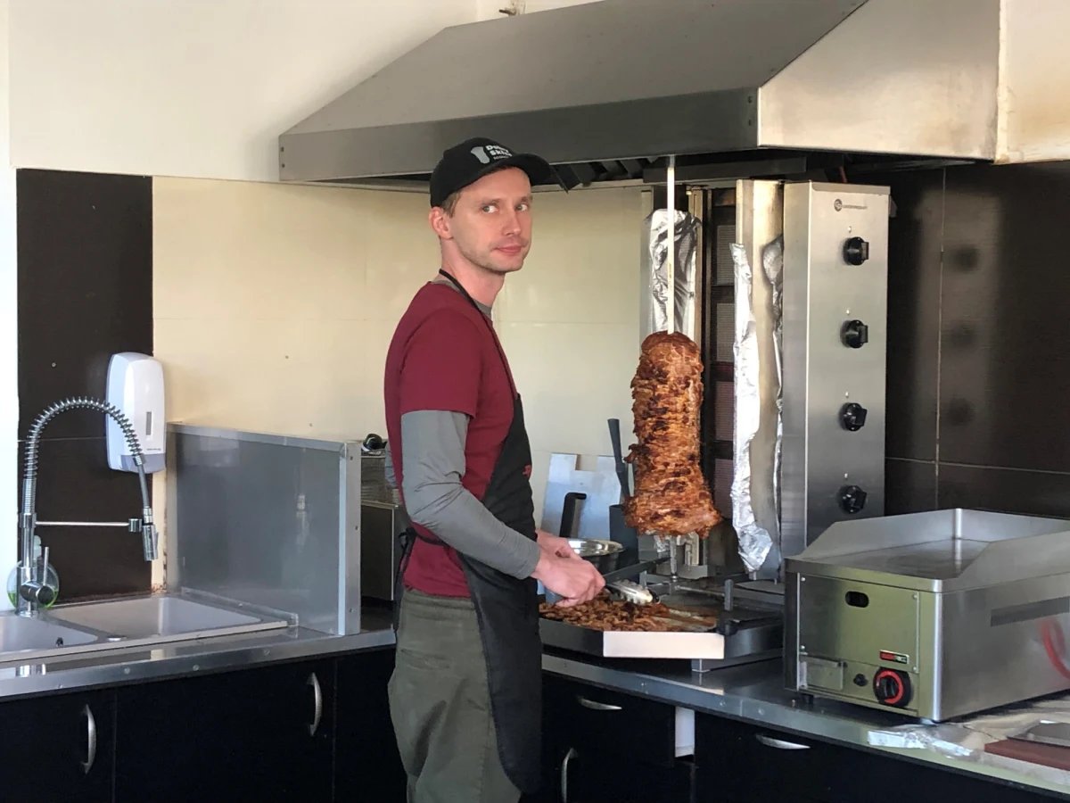 Kwiaciarnie, piekarnie, lokale gastronomiczne i inne małe przedsiębiorstwa działają na krawędzi opłacalności. Ich właściciele chcą pomocy od rządu np. podatkowych ulg czy obniżenia cen prądu. Niektóre biznesy nie przetrwają dalszego wzrostu kosztów – alarmują przedsiębiorcy i władze Sosnowca.