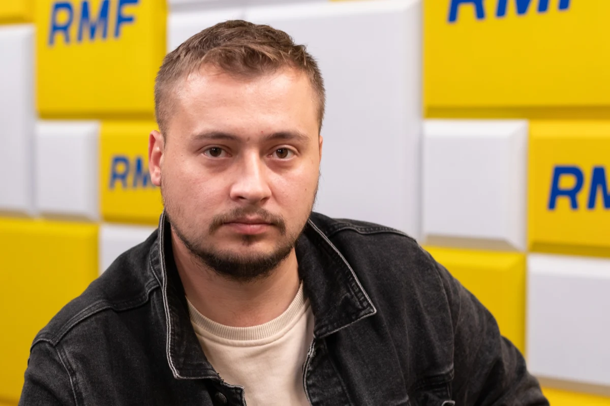 Na wojnę trafił w 2014 roku w wieku 22 lat - po tym, jak zabito na niej jego przyjaciela. Jako jeden z „cyborgów” brał udział w heroicznej obronie lotniska w Doniecku, a potem trafił do rosyjskiej niewoli. Sławik Gawianiec w Popołudniowej rozmowie w RMF FM powrócił do dramatycznych wydarzeń sprzed lat. "Po tym, jak wybuchł terminal, wyciągaliśmy rannych, których udało się odnaleźć w ruinach. Wielu chłopaków było tak głęboko, że nie mogliśmy już w żaden sposób się do nich dostać, mimo że słyszeliśmy, jak krzyczą" – wspominał. 