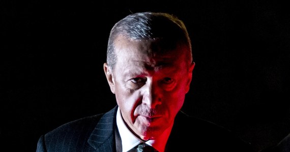 Prezydent Turcji Recep Tayyip Erdogan powiedział, że Ankara będzie nadal sprzeciwiać się staraniom Szwecji o członkostwo w NATO, dopóki nie zostaną spełnione żądania Turcji dotyczące zaostrzenia szwedzkiego stanowiska wobec "organizacji terrorystycznych". 