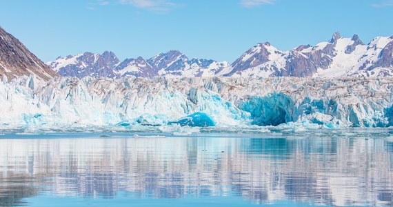 ​Grenlandia osiągnęła niespotykane temperatury we wrześniu - miejscami wyniosły ponad 8 st. C powyżej średniej miesięcznej. To najcieplejsze zarejestrowane od 1979 r. temperatury dla września - informuje Serwis Monitorowania Atmosfery Copernicus (C3S).
