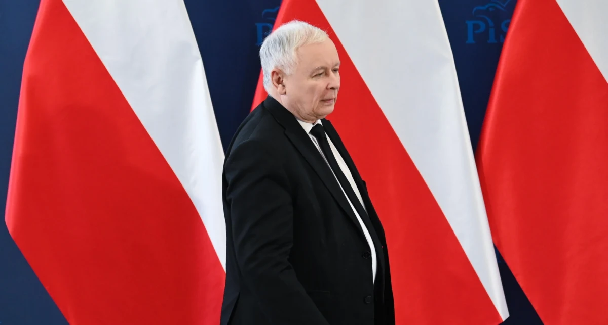 ​Jarosław Kaczyński przed wyborami parlamentarnymi przejdzie operację - podaje "Super Express". Prezes PiS ma coraz większe problemy z chodzeniem, co dało się zauważyć podczas spotkań z wyborcami.