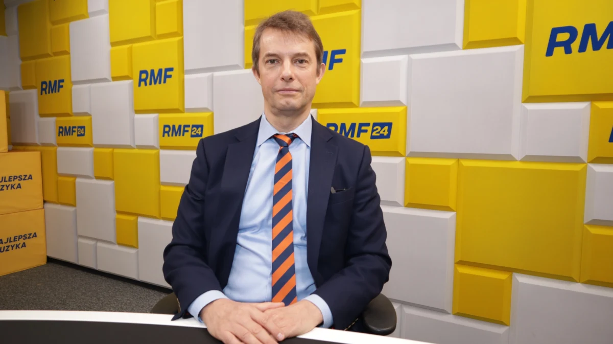 Inflacja nadal rośnie, ale w wolniejszym tempie. Od listopada zeszłego roku gotówka w obiegu w Polsce spadła o około 130 miliardów. Jest to wskazówka na to, że inflacja będzie spadać, bo ludzie mają mniej gotówki w kieszeniach - mówił w Porannej rozmowie w RMF FM Paweł Dobrowolski, główny ekonomista Polskiego Funduszu Rozwoju.