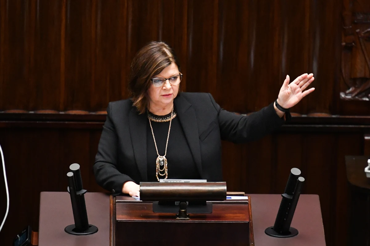 ​Koalicja Obywatelska wniesie o odrzucenie projektu ustawy budżetowej na rok 2023 w pierwszym czytaniu - zapowiedziała Izabela Leszczyna (KO). W projekcie ustawy zapisano zawyżone dochody, zaniżone wydatki i deficyt, który "nijak się ma do deficytu budżetowego" - dodała.