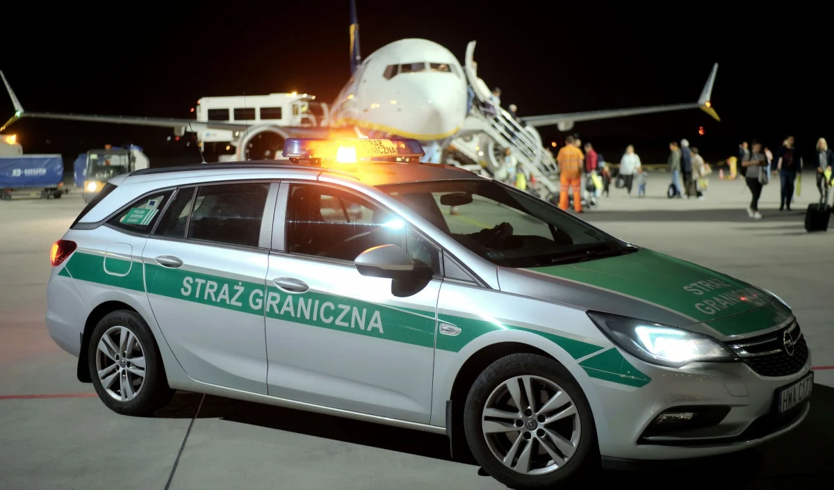 37-letni Polak, poszukiwany Europejskim Nakazem Aresztowania oraz czerwoną notą Interpolu za niszczenie mienia, szabrownictwo i wandalizm, wpadł na lotnisku w podrzeszowskiej Jasionce - poinformował PAP rzecznik Bieszczadzkiego Oddziału Straży Granicznej Piotr Zakielarz. 