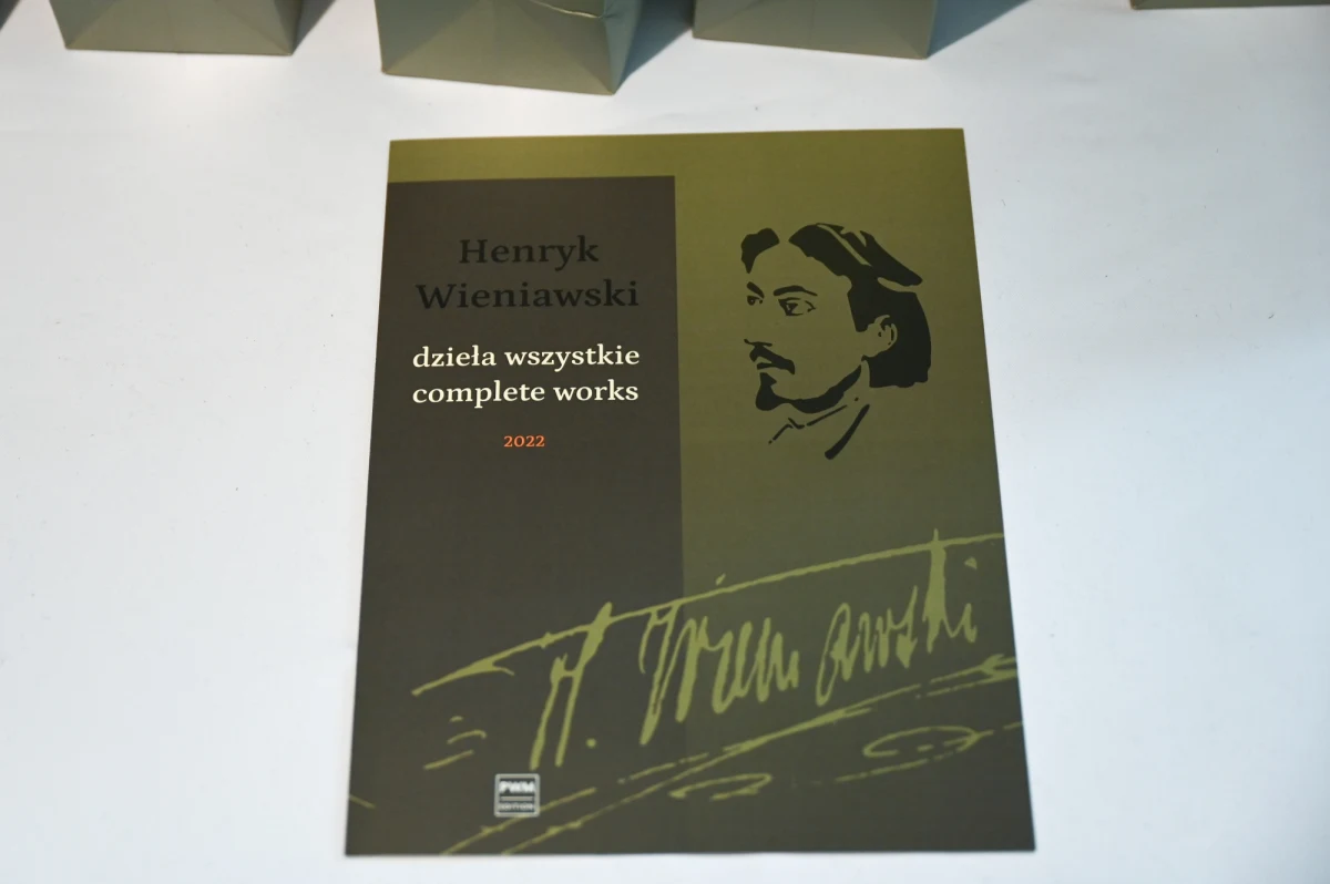 Konkurs otworzy w piątek ( 7 października) koncert w Auli Uniwersyteckiej, podczas którego z Orkiestrą Filharmonii Narodowej pod dyrekcją Andrzeja Boreyki wystąpi Veriko Tchumburidze. To laureatka I nagrody 15. Konkursu Wieniawskiego. Przesłuchania konkursowe potrwają do 20 października. 
