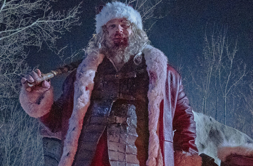 Gwiazdor filmu "Stranger Things" David Harbour wcielił się w postać nietypowego świętego Mikołaja w filmie "Dzika noc". Pojawił się właśnie pierwszy zwiastun produkcji, która trafi na ekrany polskich kin 2 grudnia 2022.