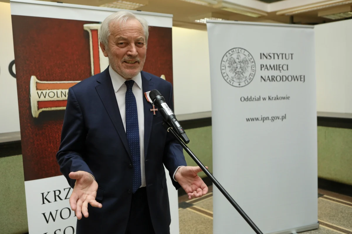 Dziś w Krakowie odbędą się uroczystości pogrzebowe śp. Mieczysława Gila, działacza NSZZ "Solidarność". Rozpocznie je msza święta o 12:00 w kościele Karmelitów Bosych przy ul. Rakowickiej 18 w Krakowie.