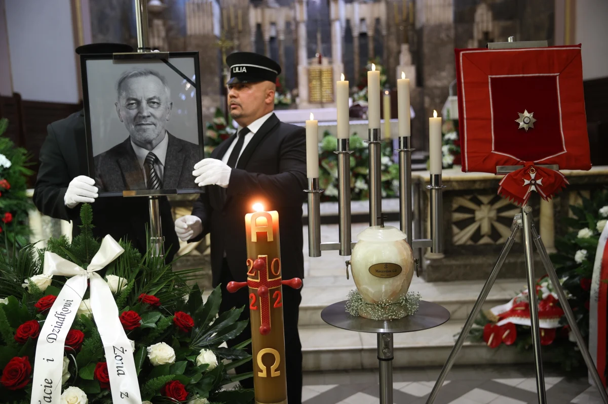 ​Mieczysław Gil był zawsze przesiąknięty ideą służenia drugiemu człowiekowi i współtworzenia dobra, które nazywamy dobrem wspólnym - podkreślił prezydent Andrzej Duda podczas piątkowych uroczystości pogrzebowych opozycjonisty z czasów PRL, działacza "Solidarności", które odbyły się w Krakowie.