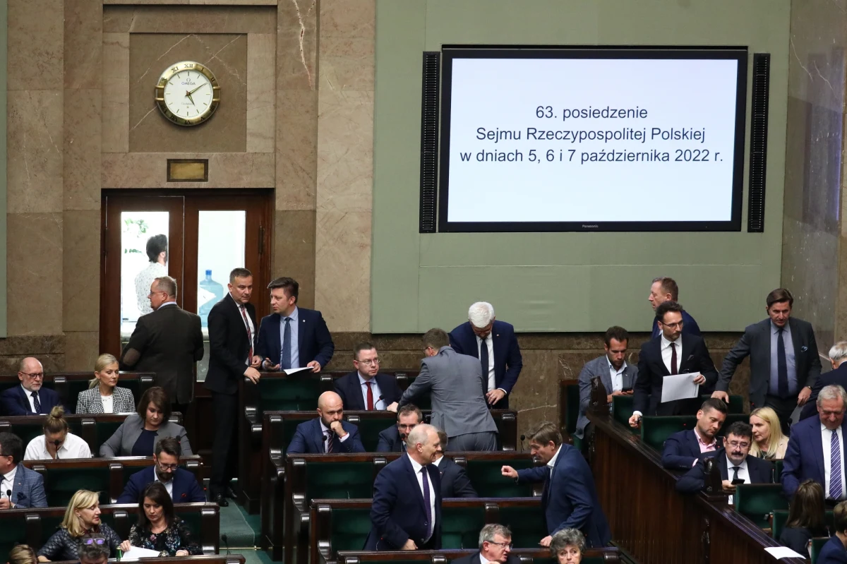 Sejm odrzucił poprawki Senatu podnoszące limity zużycia energii elektrycznej w ustawie o zamrożeniu jej cen w 2023 r. Sejmowa większość odrzuciła również propozycję objęcia ustawą małych i średnich przedsiębiorstw.