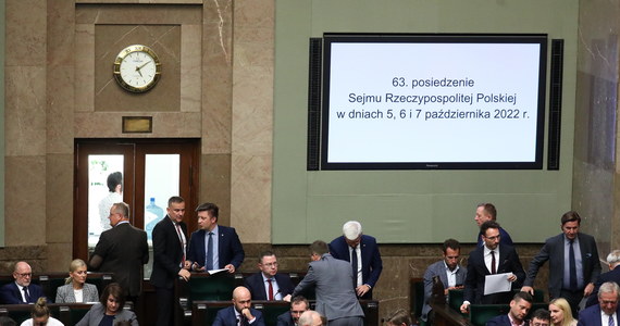 Sejm odrzucił poprawki Senatu podnoszące limity zużycia energii elektrycznej w ustawie o zamrożeniu jej cen w 2023 r. Sejmowa większość odrzuciła również propozycję objęcia ustawą małych i średnich przedsiębiorstw.
