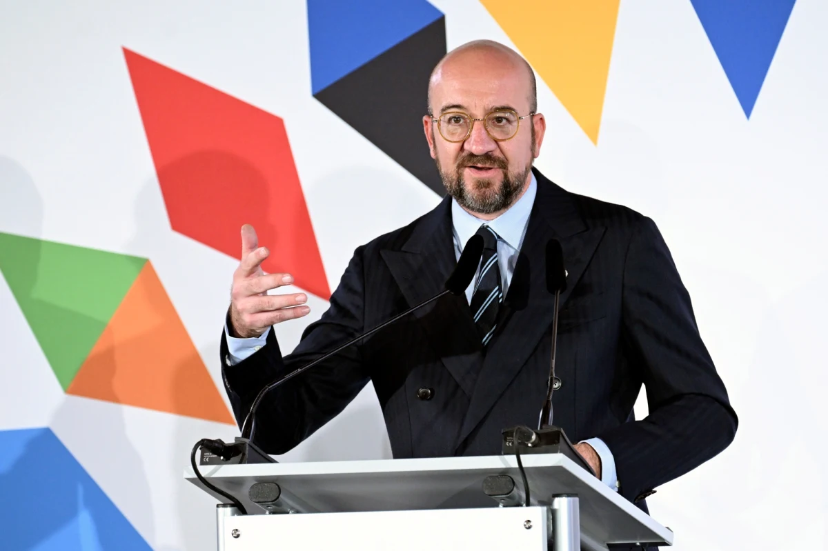 "Wykorzystywanie przez Rosję energii jako broni wymaga od Unii Europejskiej działania na wielu polach" - powiedział przewodniczący Rady Europejskiej Charles Michel na konferencji prasowej podsumowującej nieformalny szczyt przywódców UE w Pradze.