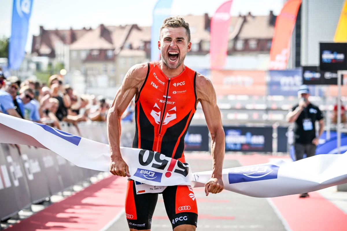 Zdobył wicemistrzostwo Europy, a teraz chce powalczyć o sukces wśród najlepszy zawodników globu. Już dziś wieczorem czasu polskiego Robert Wilkowiecki wystartuje w triathlonowych mistrzostwach świata na dystansie Ironman. Sam awans na wydarzenie, w którym weźmie udział absolutna światowa czołówka, można nazwać wielkim sukcesem polskiego triathlonu, ale reprezentant Polski nie zamierza na tym poprzestawać.