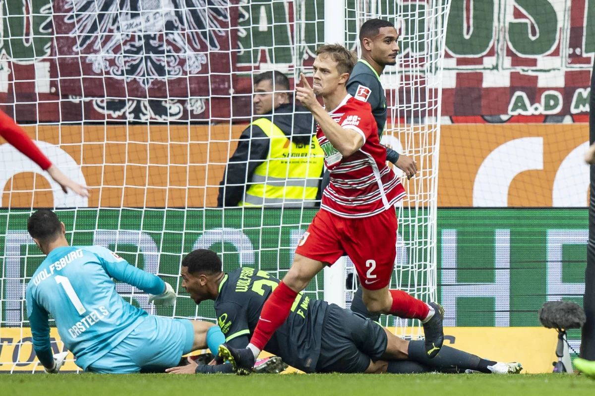 Robert Gumny zdobył gola dla FC Augsburg, który zremisował z VfL Wolfsburg 1:1 w sobotnim meczu 9. kolejki ekstraklasy Niemiec. To jego pierwsze trafienie w tym sezonie. W ekipie "Wilków" do 69. minuty występował Jakub Kamiński, a w bramce gospodarzy zabrakło kontuzjowanego Rafała Gikiewicza.