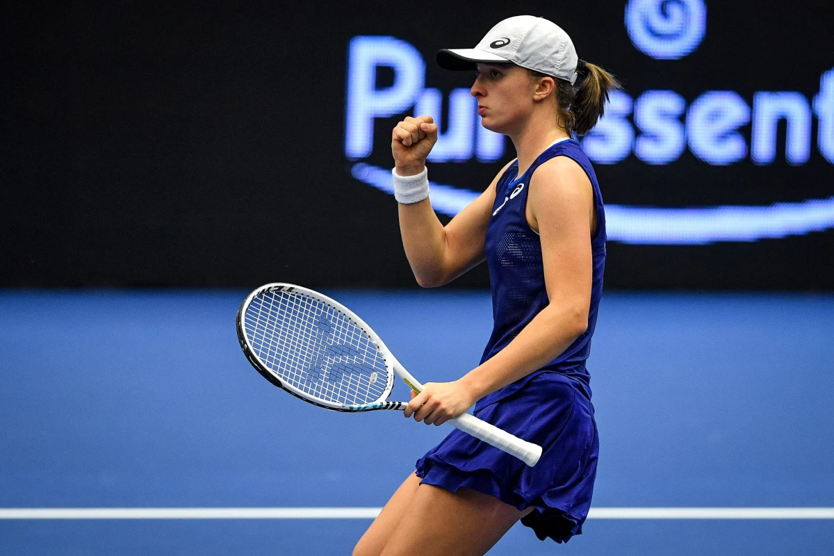 Iga Świątek pokonała Rosjankę Jekaterinę Aleksandrową 7:6 (7-5), 2:6, 6:4 i awansowała do niedzielnego finału tenisowego turnieju WTA 500 w Ostrawie. O tytuł zagra z Czeszką Barborą Krejcikovą.