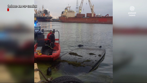 W Gdańsku zatonęła mała łódź turystyczna. Podróżowało nią 14 osób. Trzech pasażerów zginęło. Pomoc poszkodowanym niosła załoga bliźniaczej jednostki. Na miejscu pracują śledczy.
Materiał dla "Wydarzeń" przygotowała Anna Gonia-Kuc.