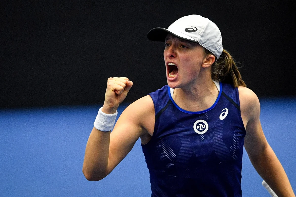 Iga Świątek o godz. 14.30 rozpocznie finał halowego turnieju WTA w Ostrawie z czeską tenisistką Barborą Krejcikovą. Polska liderka światowego rankingu walczy o 11. tytuł w karierze i już ósmy w tym roku.