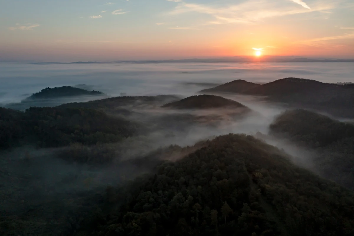 W niedzielę temperatura maksymalna w ciągu dnia nie przekroczy 13-15 stopni Celsjusza. Jak powiedział Michał Folwarski z IMGW-PIB, będzie to jednodniowe ochłodzenie, a w poniedziałek od zachodu wrócą temperatury dochodzące do 20 stopni.