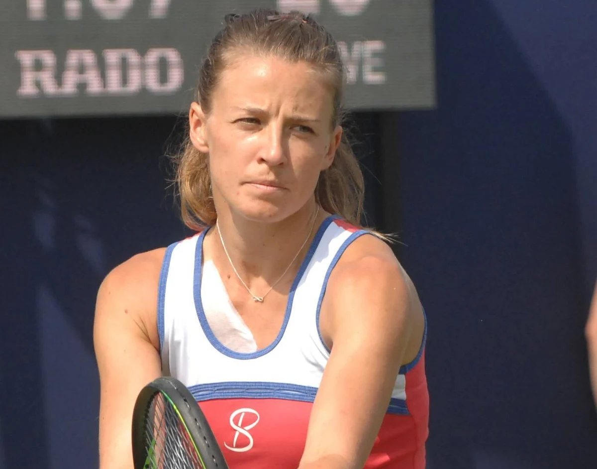 ​Alicja Rosolska i Nowozelandka Erin Routliffe przegrały z amerykańskimi tenisistkami Catherine McNally i Alycią Parks 3:6, 2:6 z finale debla halowego turnieju WTA w Ostrawie.