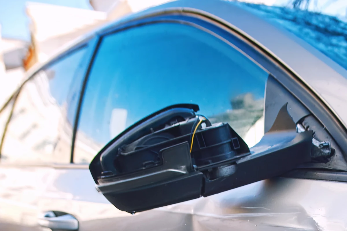 W nocy z soboty na niedzielę w Kaliszu nietrzeźwy mężczyzna zniszczył 48 aut. Grozi mu pięć lat więzienia.