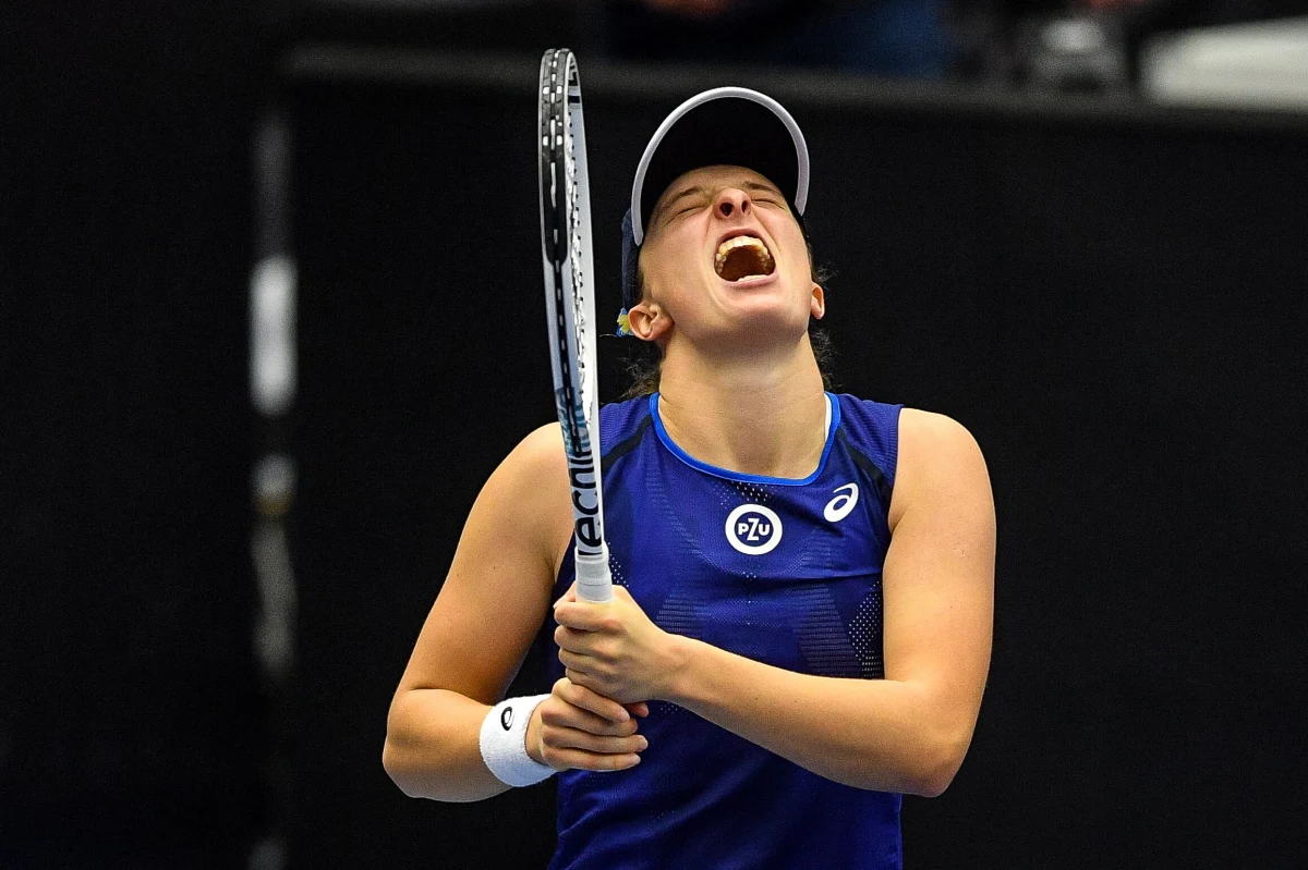 Barbora Krejcikova pokonała Igę Świątek 5:7, 7:6 (7-4), 6:3 w finale turnieju WTA 500 w Ostrawie. Tym samym 21-letnia Polka na 11. tytuł w karierze musi jeszcze poczekać. Spotkanie trwało 3 godziny i 18 minut.