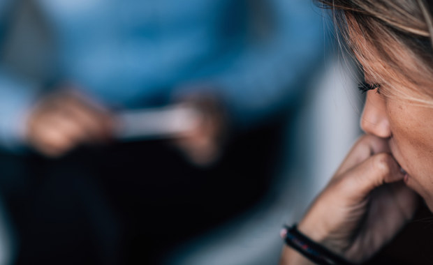 Rozmowy z bliskimi, a także różnego rodzaju techniki relaksacyjne i uważności (mindfulness), aktywność fizyczna, a w ostateczności - porada u specjalisty, powinny pomóc w opanowaniu wysokiego poziomu lęku w dobie epidemii koronawirusa - mówiła w rozmowie z PAP psycholog dr hab. Małgorzata Gambin.