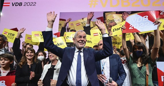 Wstępne oficjalne wyniki niedzielnych wyborów głowy państwa w Austrii potwierdzają zwycięstwo urzędującego prezydenta Alexandra Van der Bellena. Otrzymał on 54,6 proc. głosów, jednak wynik ten nie uwzględnia jeszcze głosów oddanych listownie.