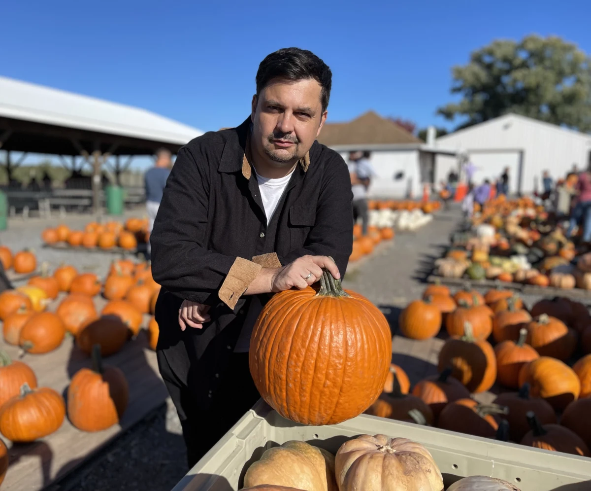 W USA ruszył sezon na dynie. Amerykanie kochają farmy. W weekendy wsiadają do samochodów i całymi rodzinami odwiedzają amerykańską prowincję. W tygodniu również farmy cieszą się sporym zainteresowaniem – głównie wśród tych, którzy mają wolne lub są już na emeryturze. 