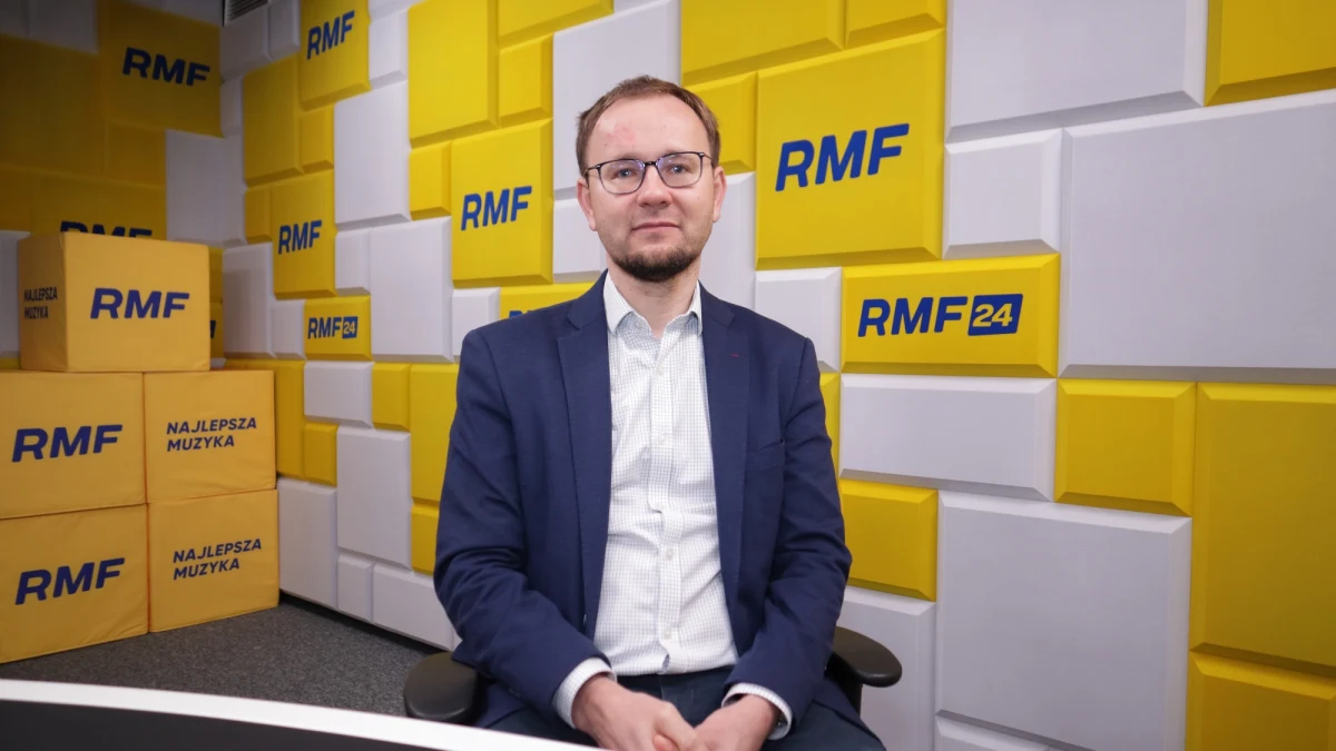 "Myślę, że Rosjanie potrzebują spektakularnego sukcesu. To byłby np. udany atak w centra podejmowania decyzji w Kijowie – jak oni to nazywają, czy np. gdyby rakiety spadły na administrację prezydenta, czy na kilka ministerstw, które są ważne. A to tylko symbolicznie, dlatego, że oni jednak liczą na to, że ta wojna pójdzie w stronę, która będzie dla nich korzystniejsza" – mówił w Porannej rozmowie w RMF FM wicedyrektor Ośrodka Studiów Wschodnich Wojciech Konończuk.