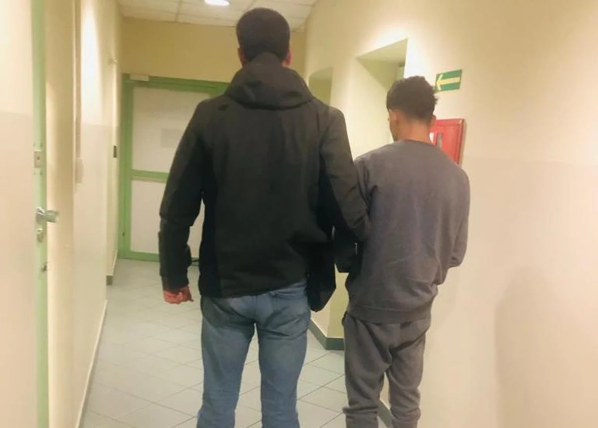 53 tys. złotych i złotą, austriacką monetę kolekcjonerską wyłudzili od krakowskiej seniorki dwaj nastolatkowie. Policjanci zatrzymali ich kilkanaście godzin po dokonaniu oszustwa.  

