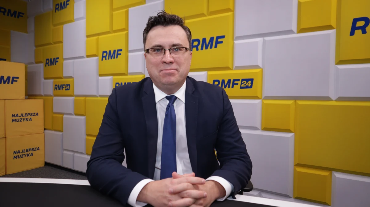 "System bankowy w Polsce jest bezpieczny, jest nadzorowany, dobrze skapitalizowany" - mówił w Rozmowie w południe w RMF FM dr Jakub Borowski, ekonomista z SGH. Powiedział, że jest to efekt m.in. takich badań, za które w tym roku przyznano Nagrodę Nobla w dziedzinie ekonomii.