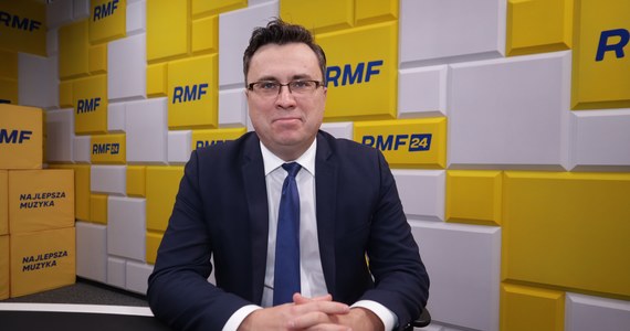 "System bankowy w Polsce jest bezpieczny, jest nadzorowany, dobrze skapitalizowany" - mówił w Rozmowie w południe w RMF FM dr Jakub Borowski, ekonomista z SGH. Powiedział, że jest to efekt m.in. takich badań, za które w tym roku przyznano Nagrodę Nobla w dziedzinie ekonomii.