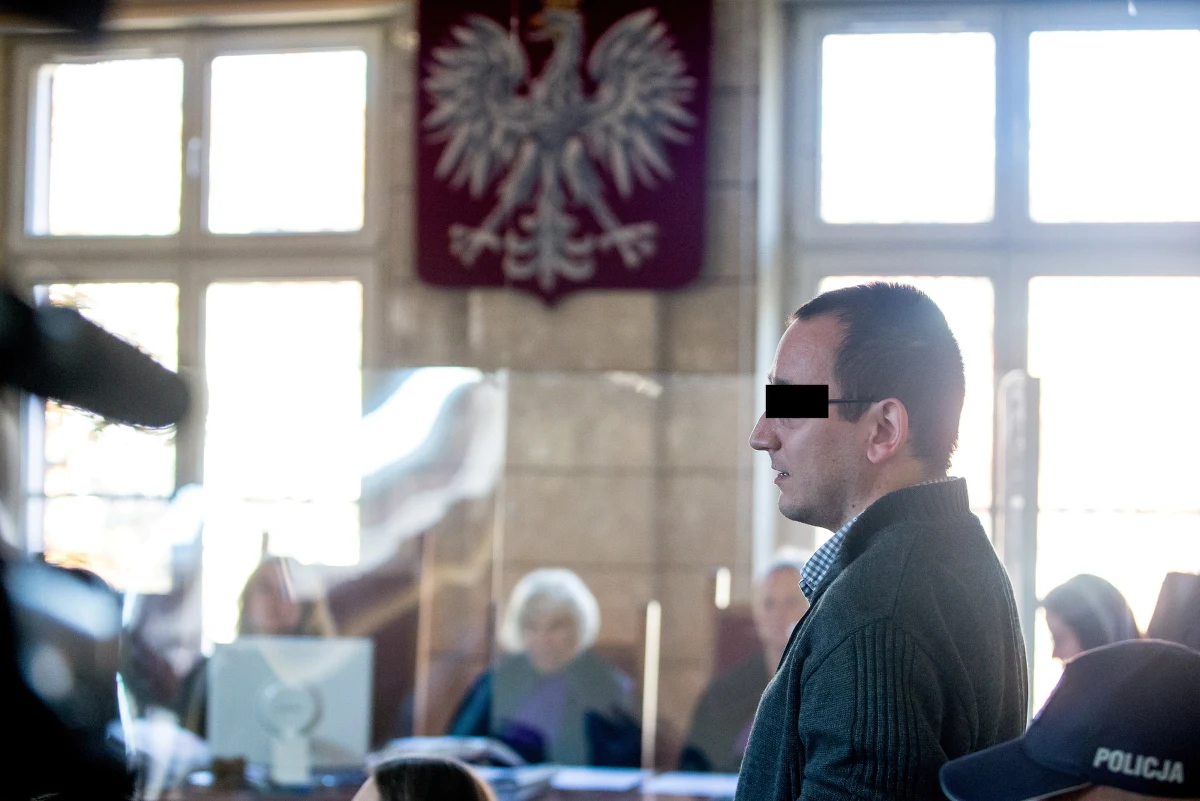 Przed Sądem Okręgowym w Katowicach rozpoczął się w poniedziałek proces 32-letniego kierowcy autobusu, który w lipcu ubiegłego roku w centrum Katowic przejechał 19-letnią dziewczynę. Mężczyzna nie przyznał się do winy, twierdził, że gdyby mógł, cofnąłby czas.