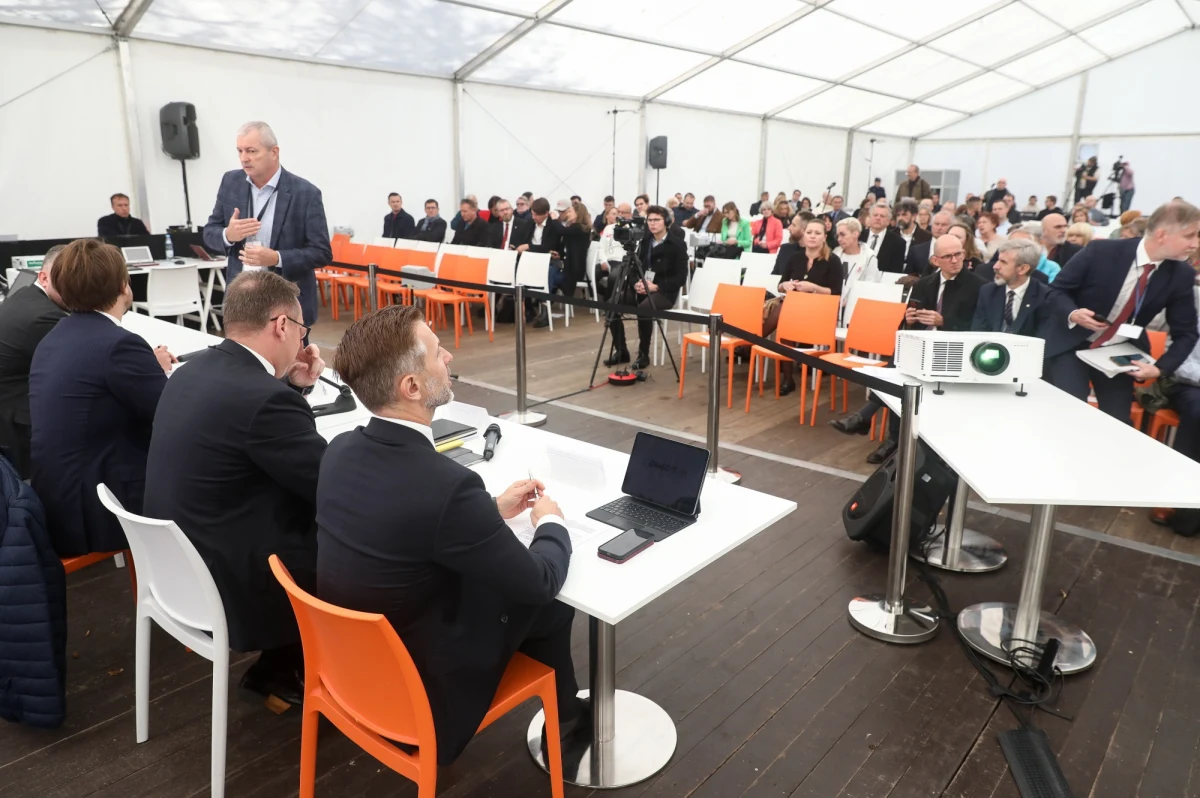 Akcjonariusze PGNiG podczas Walnego Nadzwyczajnego Zgromadzenia spółki przegłosowali jej połączenie z PKN Orlen. W czasie zgromadzenia przedstawiciel grupy akcjonariuszy zapowiedział zaskarżenie uchwały do sądu i wniosek o zabezpieczenie powództwa - wstrzymanie wejścia jej w życie do czasu rozpatrzenia sprawy.