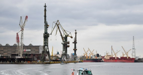 Sąd nie uwzględnił wniosku prokuratury o tymczasowe aresztowanie 19-letniego sternika barki, podejrzanego o spowodowanie katastrofy w ruchu wodnym w sobotę na Martwej Wiśle w Gdańsku. Zginęły cztery osoby. 