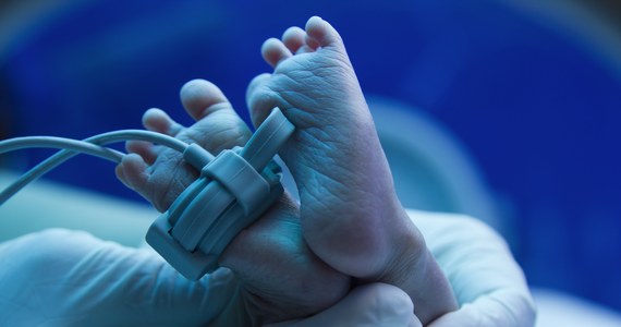 W Wielkiej Brytanii rozpoczął się proces pielęgniarki oskarżonej o zamordowanie siedmiorga niemowlaków. Pracowała na oddziale dziecięcym szpitala w Chester. 
