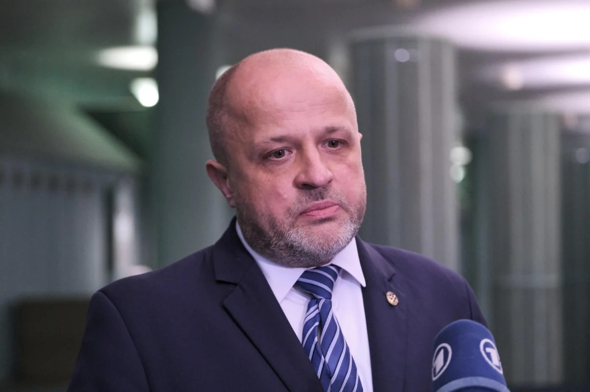 ​Zawieszony przez dawną Izbę Dyscyplinarną SN warszawski sędzia Piotr Gąciarek ma zostać przywrócony do pracy. Sąd nakazał w ramach zabezpieczenia niezwłoczne dopuszczenie sędziego do orzekania. Gąciarek zamierza stawić się w pracy w środę rano.