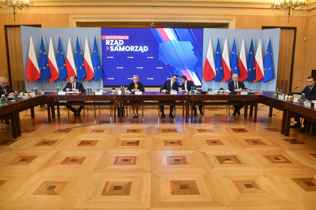 Samorządowcy dostali 24 godziny na zgłoszenie uwag do dwóch rządowych propozycji: o dystrybucji węgla oraz o zamrożeniu cen energii dla podmiotów wrażliwych.