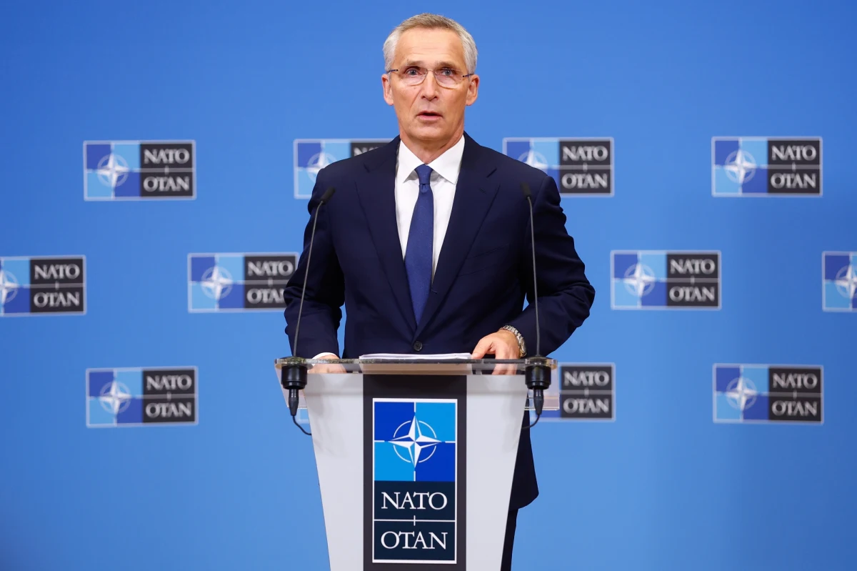 „Putin rozpoczął tę wojnę i musi ją zakończyć poprzez wycofanie wojsk z Ukrainy” – powiedział szef NATO Jens Stoltenberg. Zapewnił też Ukrainę o wsparciu ze strony sojuszu.