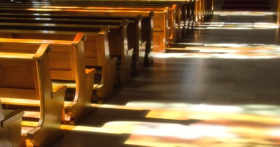 Są zarzuty dla mężczyzny, który w niedzielę w Zabrzu rzucił w kościele petardę. Mężczyzna odpowie za złośliwe zakłócenie i przerwanie mszy świętej.


