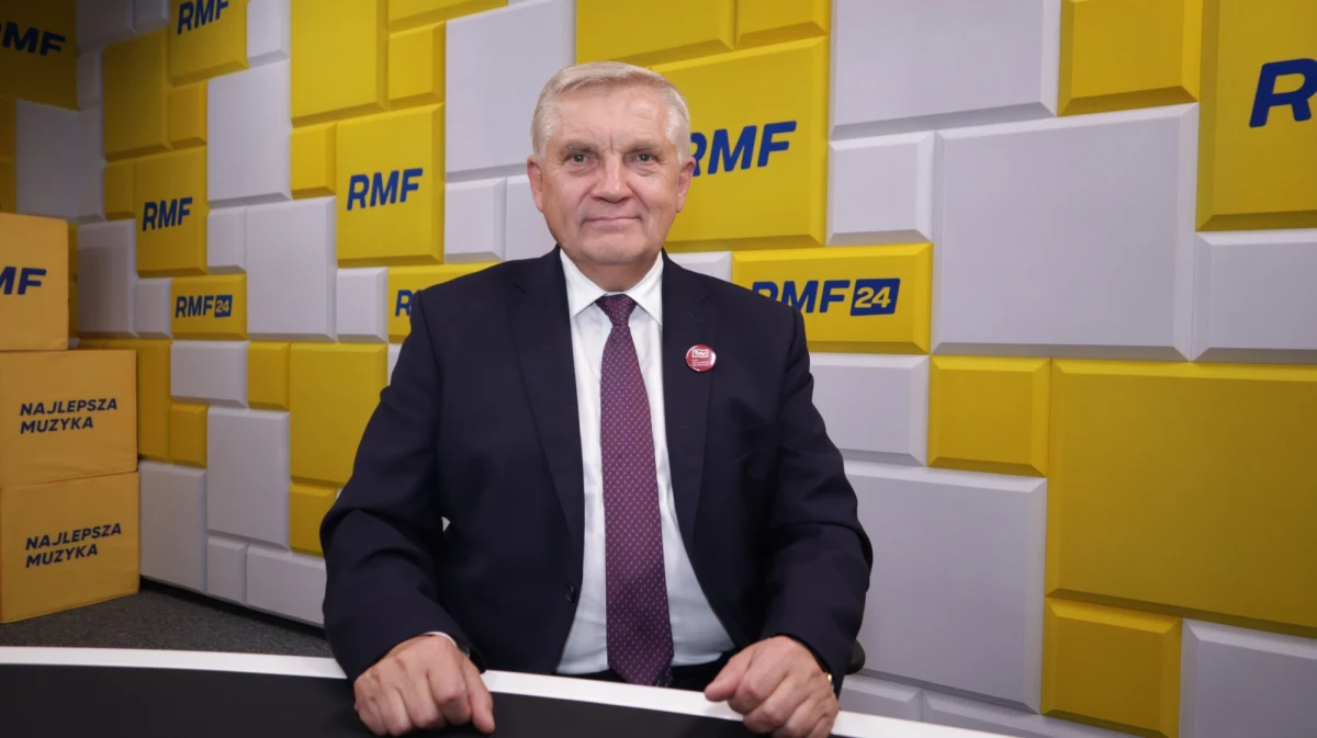 "Wygląda na to, że to wszystko się spina. Pytanie jest jedno: kto sprzeda węgiel za 1500 zł brutto. Jeżeli ktoś sprzeda węgiel za 1500 zł brutto, to z resztą sobie poradzimy" – tak w Popołudniowej rozmowie w RMF FM prezydent Białegostoku Tadeusz Truskolaski komentował założenia ustawy o dystrybucji węgla przez samorządy. Według projektu samorządy mają kupować tonę węgla za 1500 zł brutto i sprzedawać ją maksymalnie za 2000 zł brutto. 