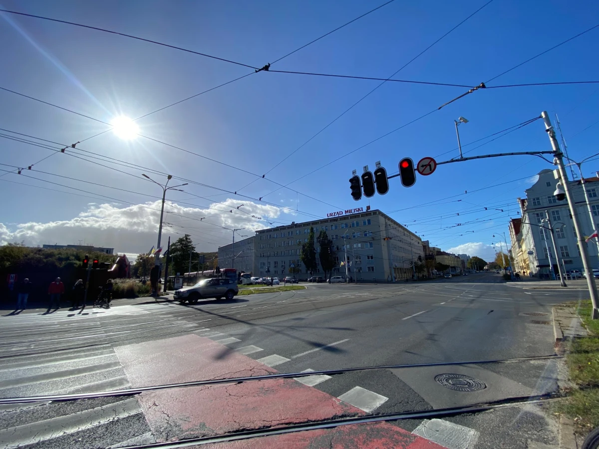 W poniedziałek ruszy duży remont w obrębie skrzyżowania ulic Nowe Ogrody i 3 Maja w Gdańsku. Jego przebudowa ma zapobiec regularnemu zalewaniu tego miejsca po ulewnych deszczach. Remont będzie się wiązał ze sporymi utrudnieniami, zarówno dla kierowców jak i dla pasażerów komunikacji miejskiej.