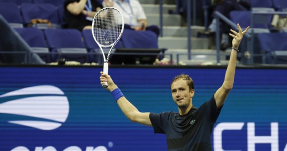 Rosyjscy i białoruscy gracze będą mogli rywalizować w Australian Open pod neutralną flagą. Z kolei Novak Djoković będzie mógł wystąpić w zawodach, jeśli uda mu się uzyskać wizę do kraju. Taką deklarację złożył dyrektor wielkoszlemowego turnieju Craig Tiley. 