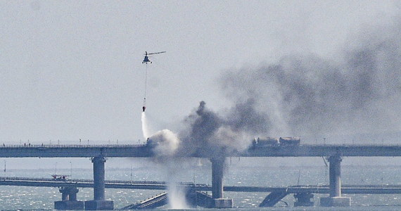 Federalna Służba Bezpieczeństwa Federacji Rosyjskiej poinformowała, że zatrzymała pięciu Rosjan i trzech obywateli Ukrainy oraz Armenii w związku z sobotnią eksplozją na Moście Krymskim.
