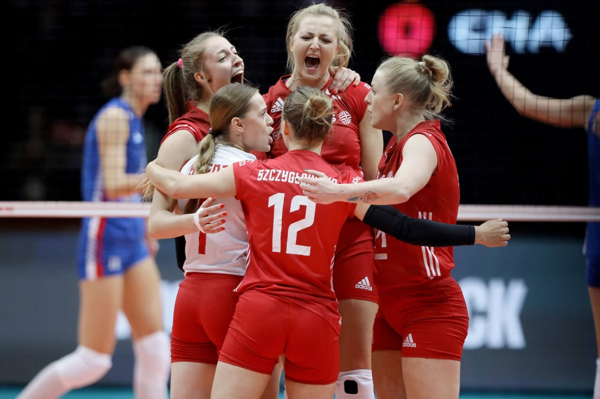 Po latach afer i wewnętrznych niesnasek jest wreszcie dobrze. Jeszcze lepiej jest na parkiecie i pod siatką. Polskie siatkarki są siódmą drużyną świata! Mało tego, potrafią pokonać mistrzynie olimpijskie i zagrać równorzędny mecz z mistrzyniami świata. Awans do najlepszej ósemki turnieju też jest pierwszym takim sukcesem od sześćdziesięciu lat. Gdyby ktokolwiek przedstawił taki scenariusz jeszcze przed rozpoczęciem sezonu, zapewne niewielu kibiców by w to uwierzyło.