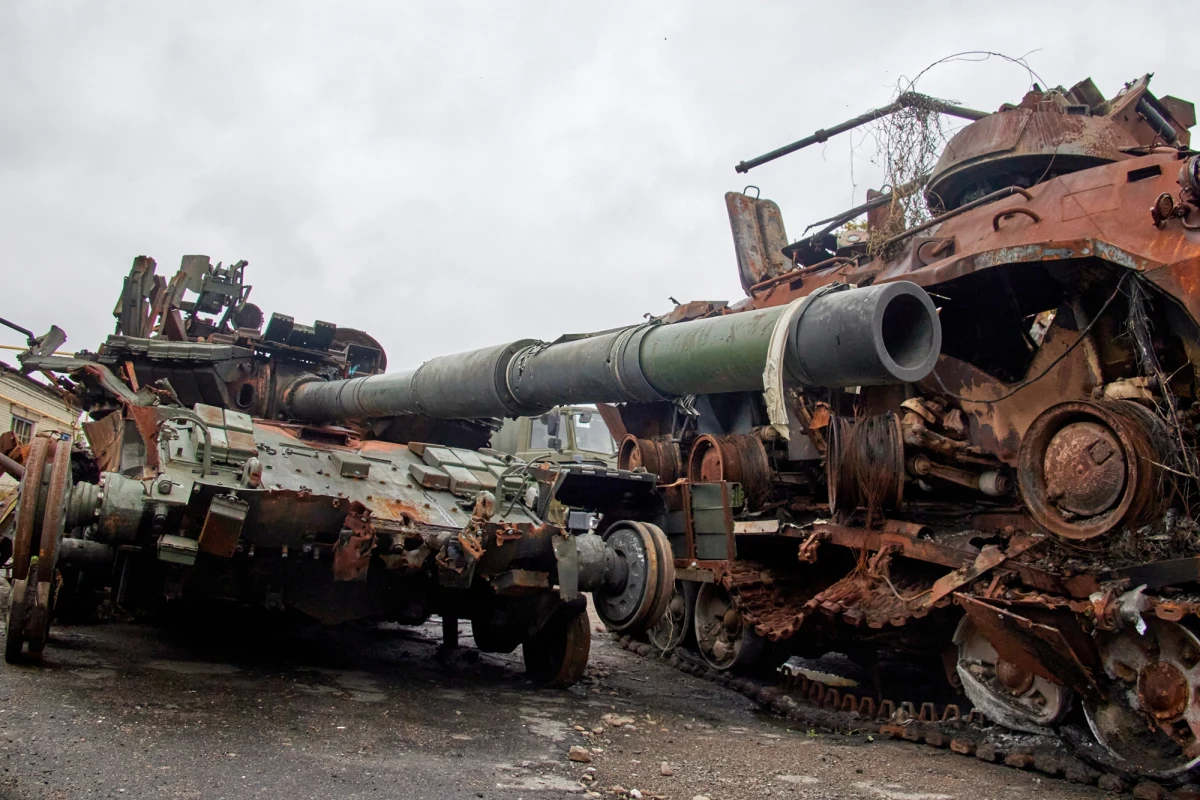 Zawoalowane groźby Rosji użycia broni jądrowej na Ukrainie są niebezpieczne i nieodpowiedzialne - oświadczył przed rozpoczęciem spotkania ministrów obrony państw NATO sekretarz generalny Sojuszu Jens Stoltenberg.